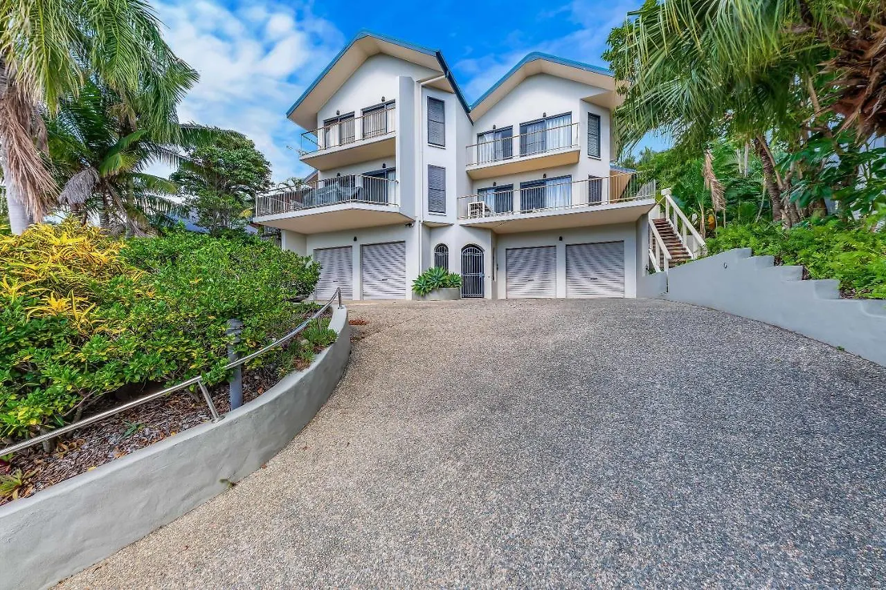 Whitsunday Beachfront Apartment On Broadwater Airlie Beach 0*,  Australie