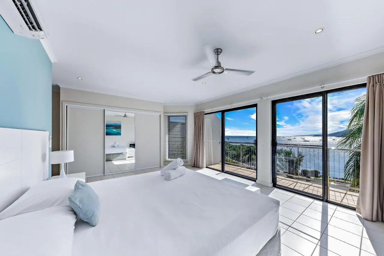 Whitsunday Beachfront Apartment On Broadwater Airlie Beach