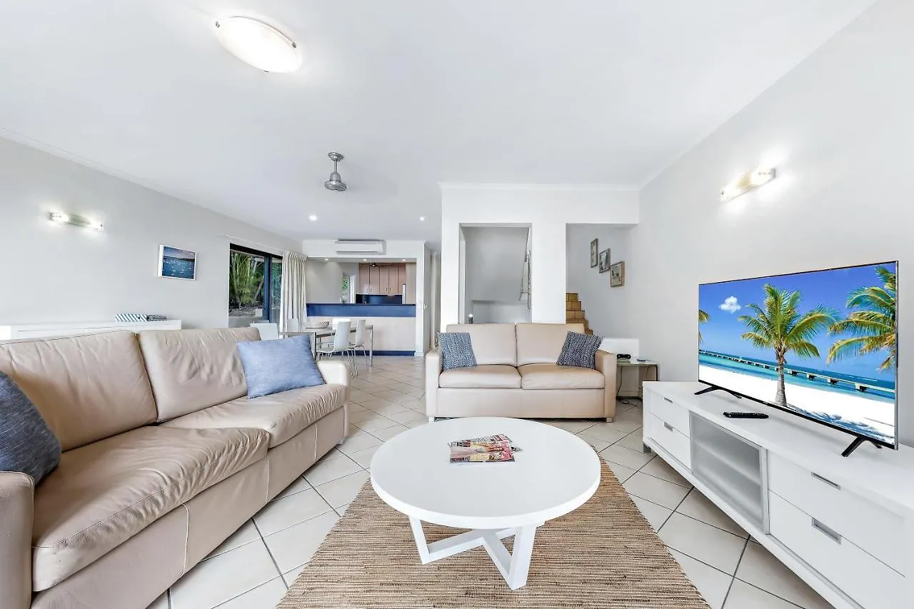 Whitsunday Beachfront Apartment On Broadwater Airlie Beach