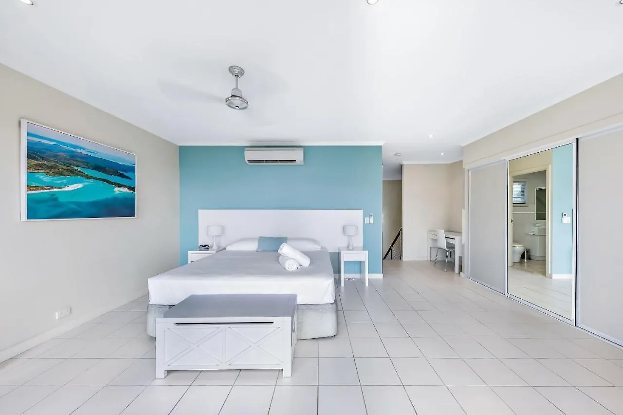 Whitsunday Beachfront Apartment On Broadwater Airlie Beach