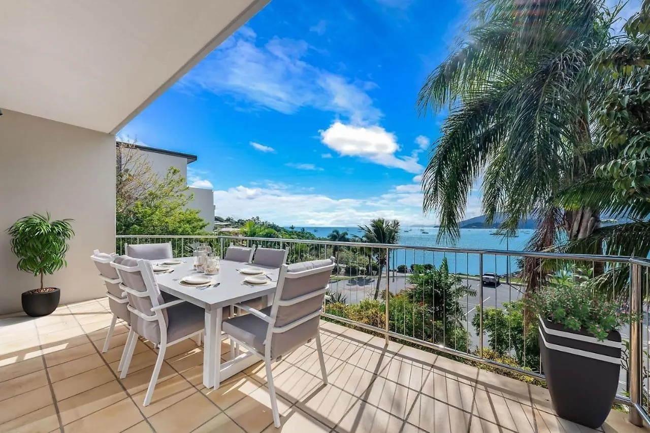Whitsunday Beachfront Apartment On Broadwater Airlie Beach